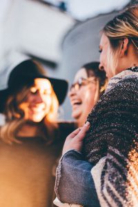 Bild von lachenden Frauen