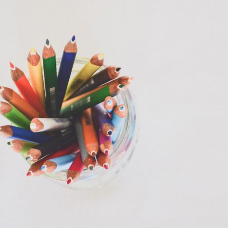 Bild von Farbstiften als Titelbild für den Blogbeitrag WordPress Child Themes